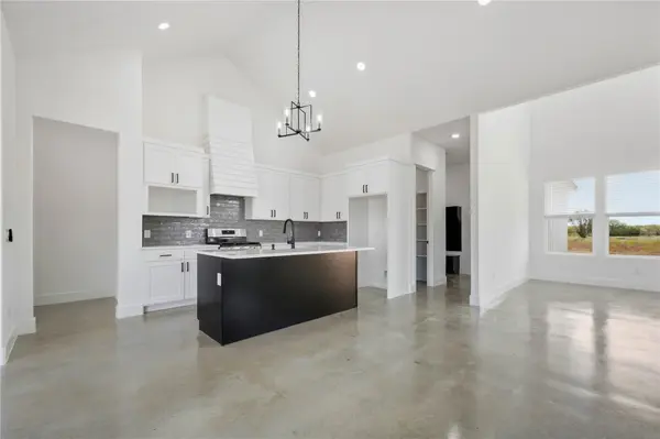 553 County Road 422, Stockdale, TX 78160