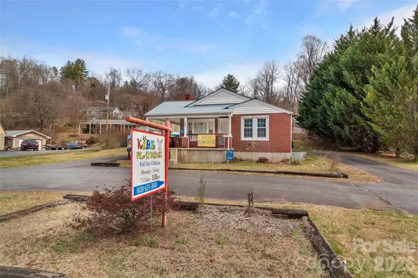 286 Skyland DR, Sylva, NC 28779