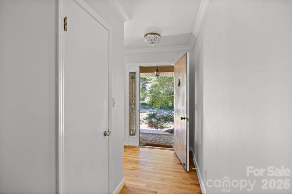 933 Coulwood DR, Charlotte, NC 28214
