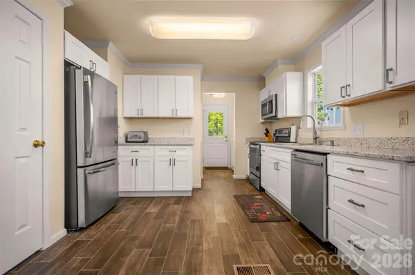 161 Breezy Hill LN, Columbus, NC 28722