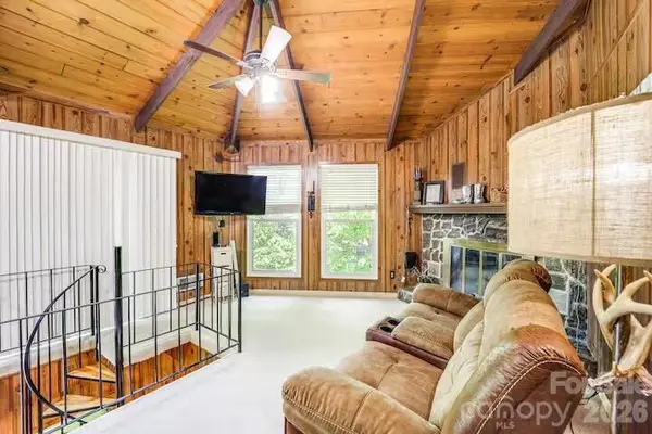 102 Cricket WAY, Beech Mountain, NC 28604