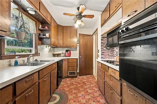 10912 E 59th ST, Raytown, MO 64133