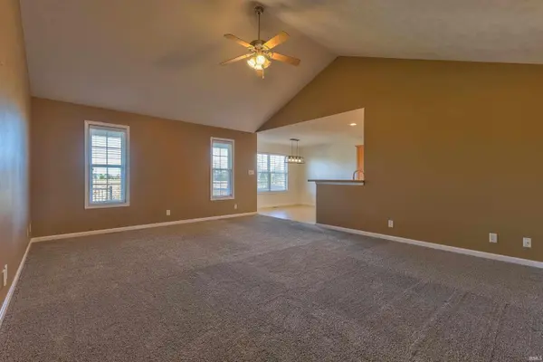 3900 Canyon Rock CT, Evansville, IN 47725-8274