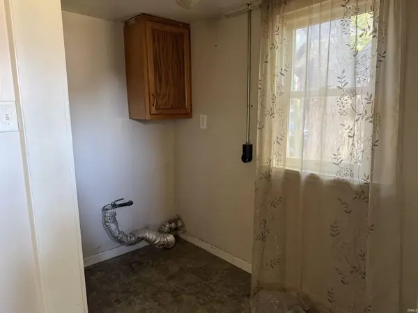 1521 E Lincolnway WAY, Mishawaka, IN 46544-2919