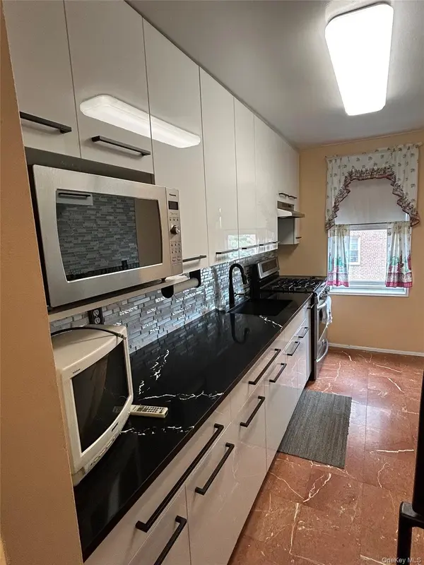 365 Bronx River RD #3J, Yonkers, NY 10704