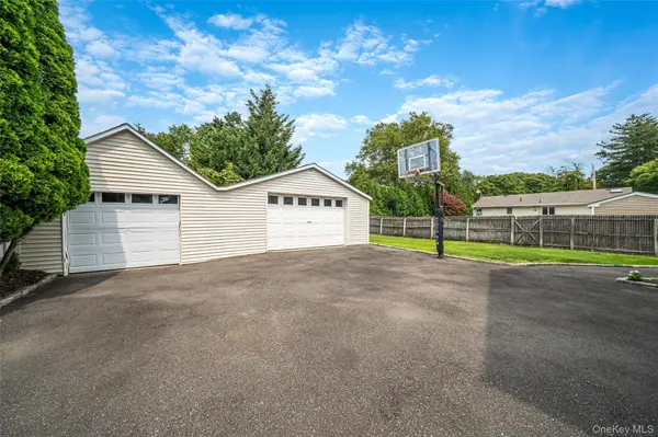 67 Boulevard AVE, Greenlawn, NY 11740