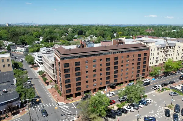 12 Bond ST #4D, Great Neck, NY 11021