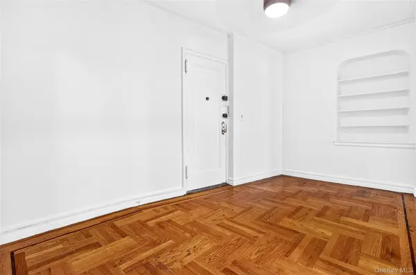 601 Pelham Pkwy #315, Bronx, NY 10467