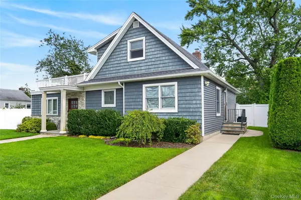 120 Evelyn AVE, Westbury, NY 11590