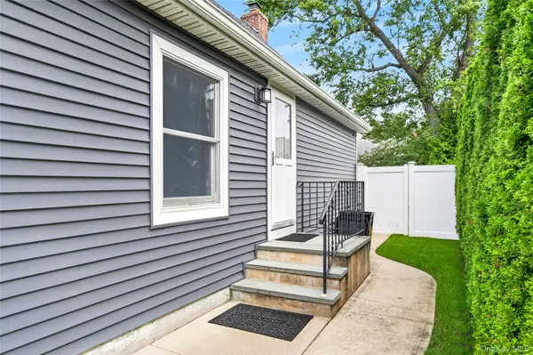 120 Evelyn AVE, Westbury, NY 11590