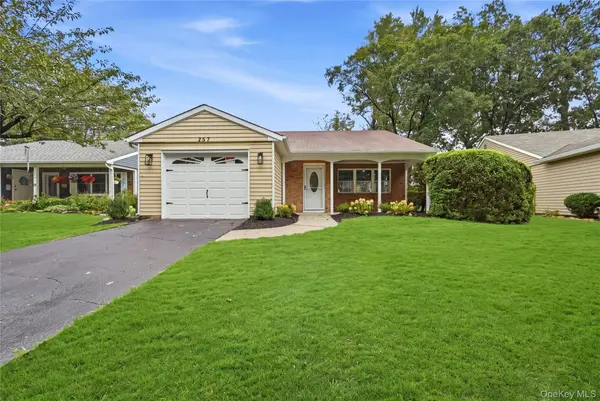 257 Edinburgh DR, Ridge, NY 11961