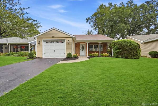 257 Edinburgh DR, Ridge, NY 11961