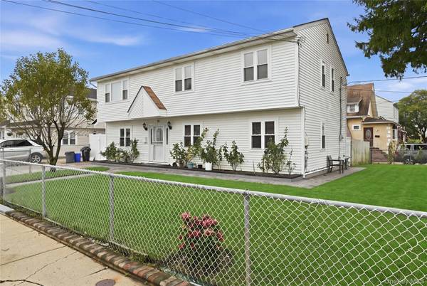 75 Harding PL, Freeport, NY 11520