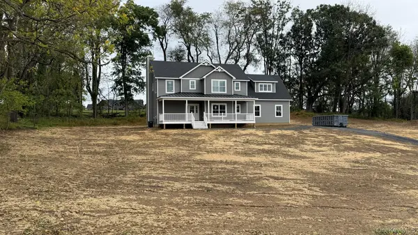 17 Sunset LN, New Hampton, NY 10958