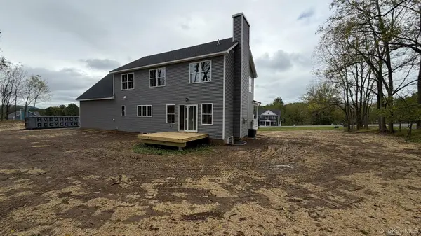 17 Sunset LN, New Hampton, NY 10958