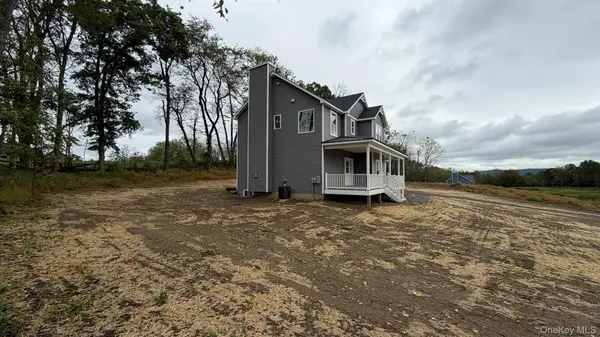 17 Sunset LN, New Hampton, NY 10958
