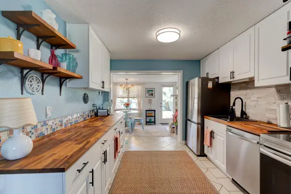 14 TROPICAL DR, Ormond Beach, FL 32176