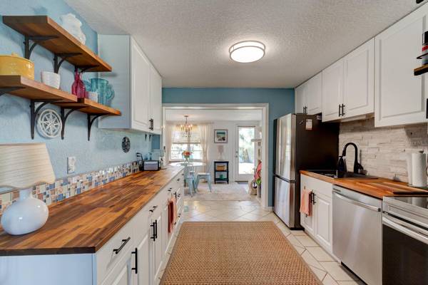14 TROPICAL DR, Ormond Beach, FL 32176