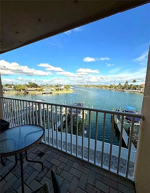 11605 3RD ST E #306, Treasure Island, FL 33706