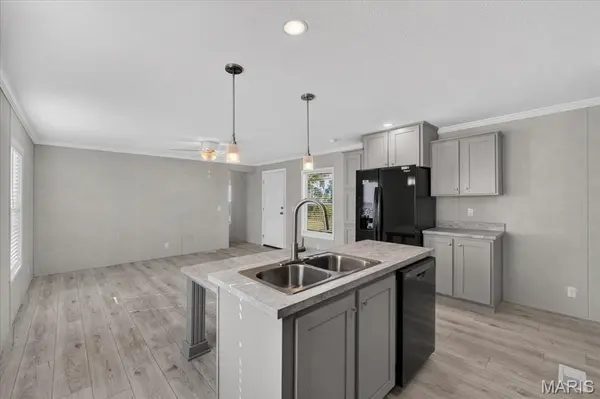 181 woodland Trails DR, Collinsville, IL 62234