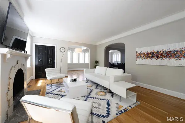 8045 Watkins, St Louis, MO 63105