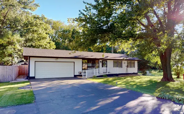 42W701 Star LN, Sugar Grove, IL 60554