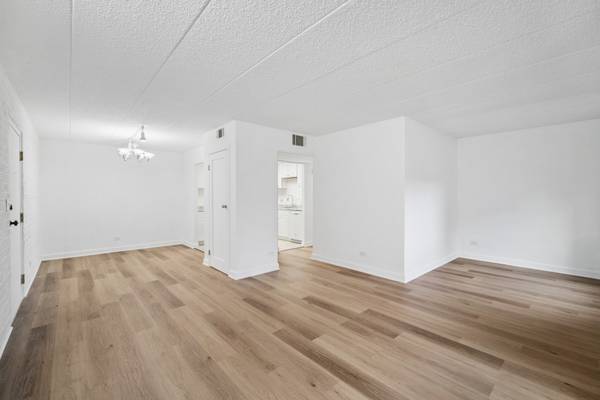3852 S Parkway DR #1E, Northbrook, IL 60062