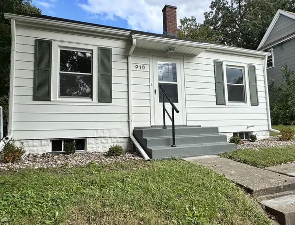 910 25th ST, Moline, IL 61265