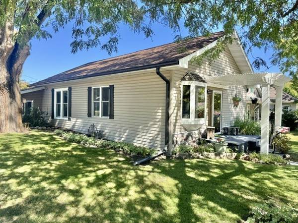 404 E 2nd ST, Oglesby, IL 61348