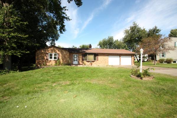 5410 Surrey DR, Bettendorf, IA 52722