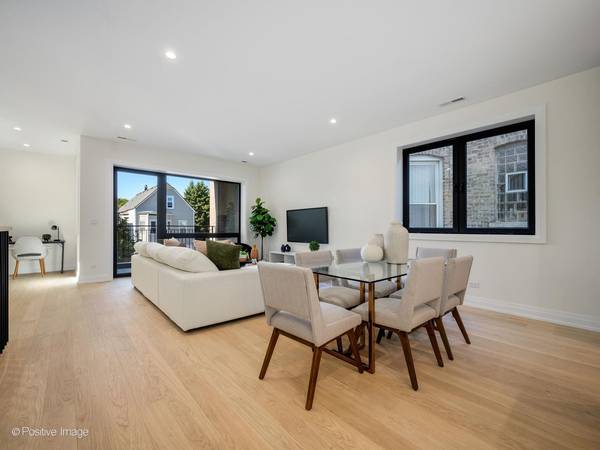 1821 N Kimball AVE #2F, Chicago, IL 60647