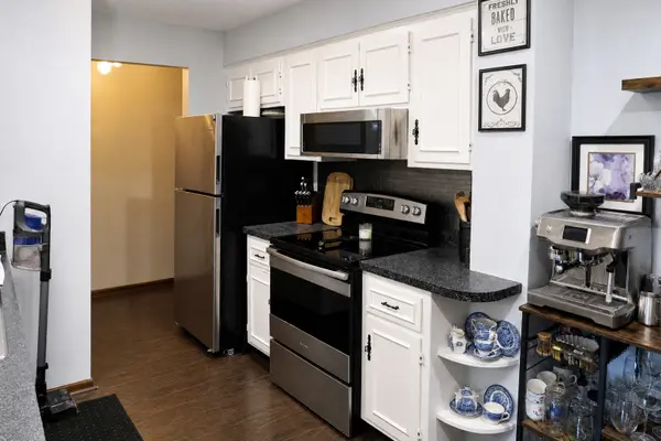1302 E Washington ST #B1, Des Plaines, IL 60016