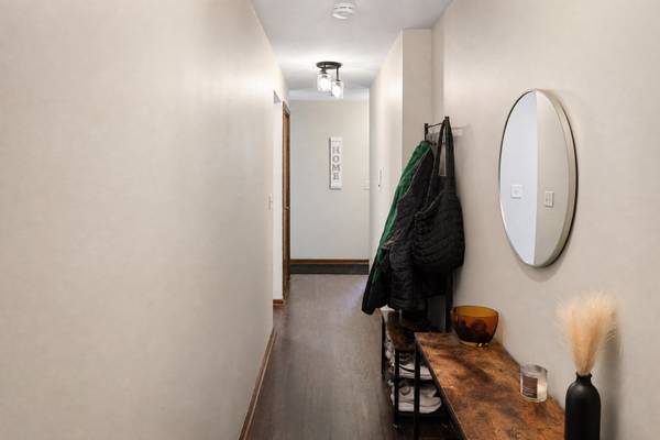1302 E Washington ST #B1, Des Plaines, IL 60016