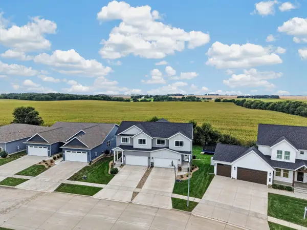5313 Fernwood DR, Cedar Falls, IA 50613