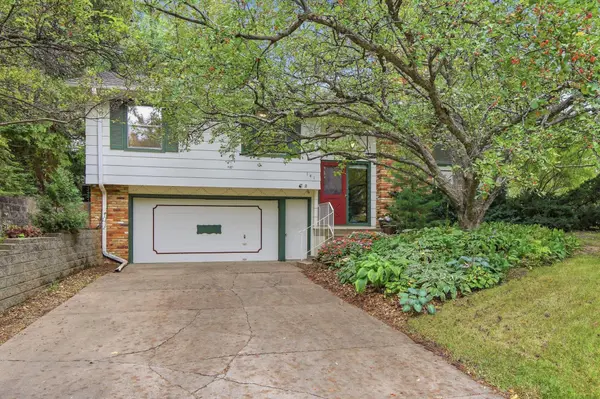 141 Oakwood DR, New Brighton, MN 55112