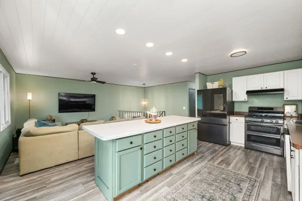 9787 Cavell CIR, Bloomington, MN 55438