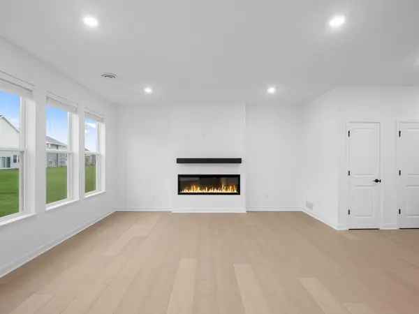 18349 Gladiator DR, Lakeville, MN 55044