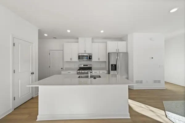 11160 203rd ST W, Lakeville, MN 55044