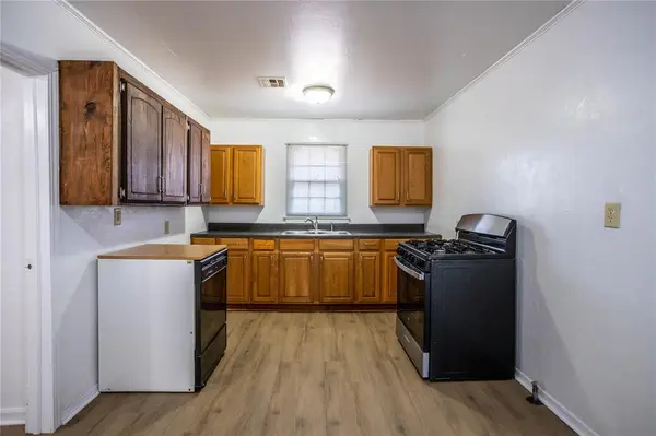 1113 Nowahy AVE, Clinton, OK 73601