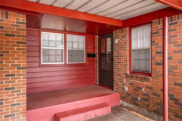 1113 Nowahy AVE, Clinton, OK 73601