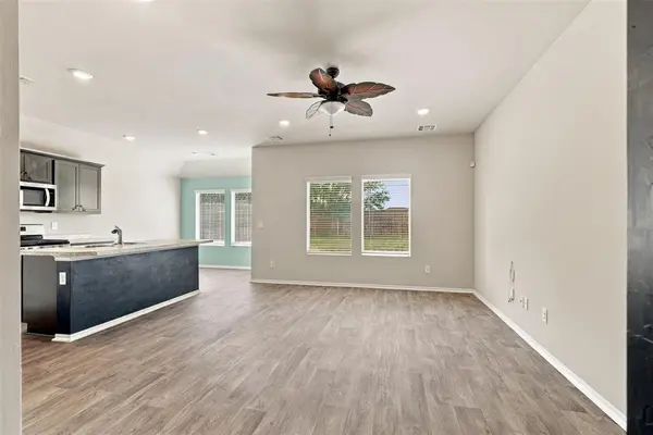 2425 Sunshine LN, Yukon, OK 73099