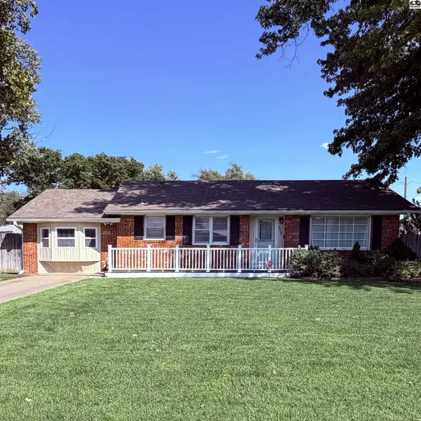 3206 N Waldron St, Hutchinson, KS 67502