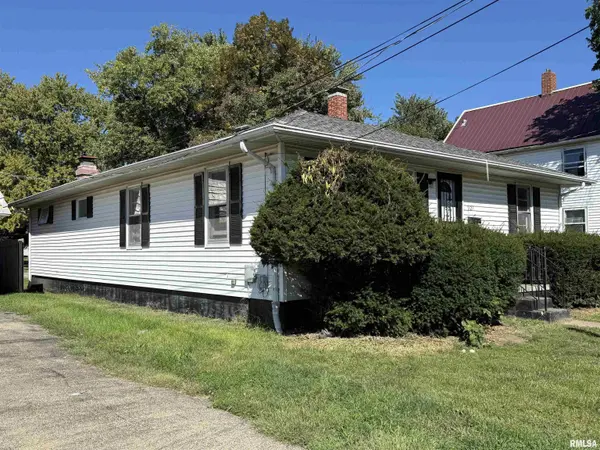 1127 E CHESTNUT ST, Canton, IL 61520