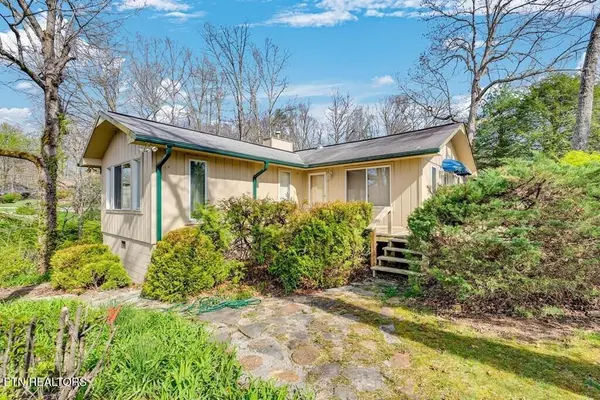 305 Saint George Drive, Crossville, TN 38558