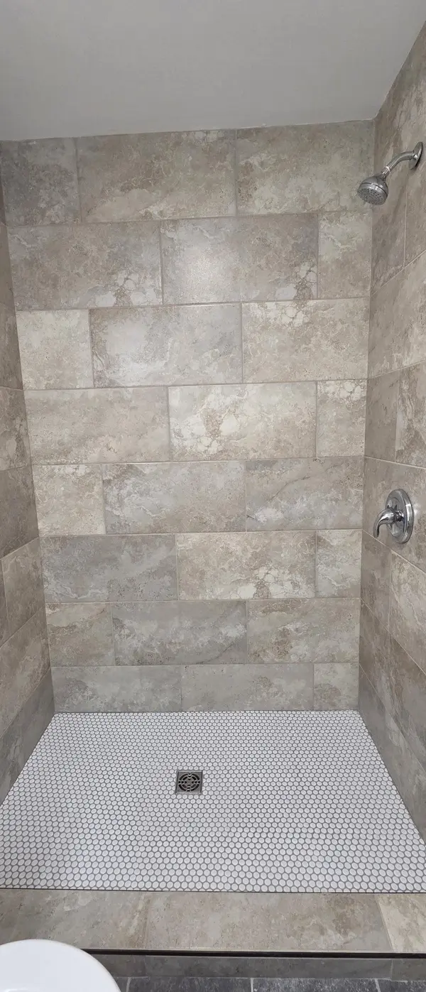 100 Southburn Dr #B, Hendersonville, TN 37075