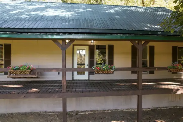 275 Harris Hollow Rd, Pleasant Shade, TN 37145