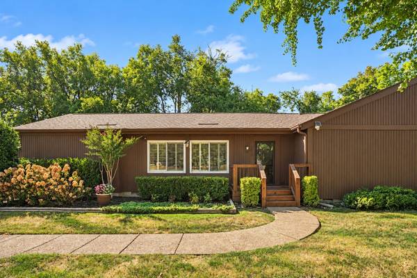 562 Doral Country Dr, Nashville, TN 37221
