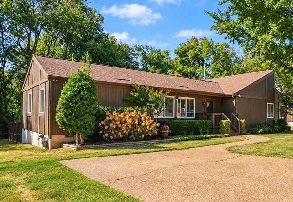 562 Doral Country Dr, Nashville, TN 37221