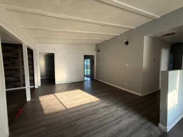 422 S Wire Ave, Haysville, KS 67060