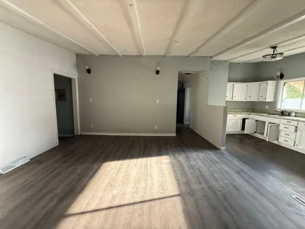 422 S Wire Ave, Haysville, KS 67060